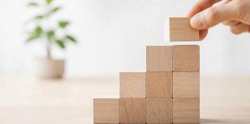 ブロックを積み上げるイメージ
